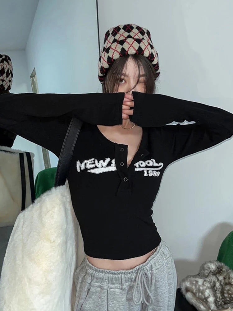 Spring and Autumn Y2K Graffiti Printed Elastic T-shirt for Women, slim fit with exposed navel long sleeved O-neck T-shirt