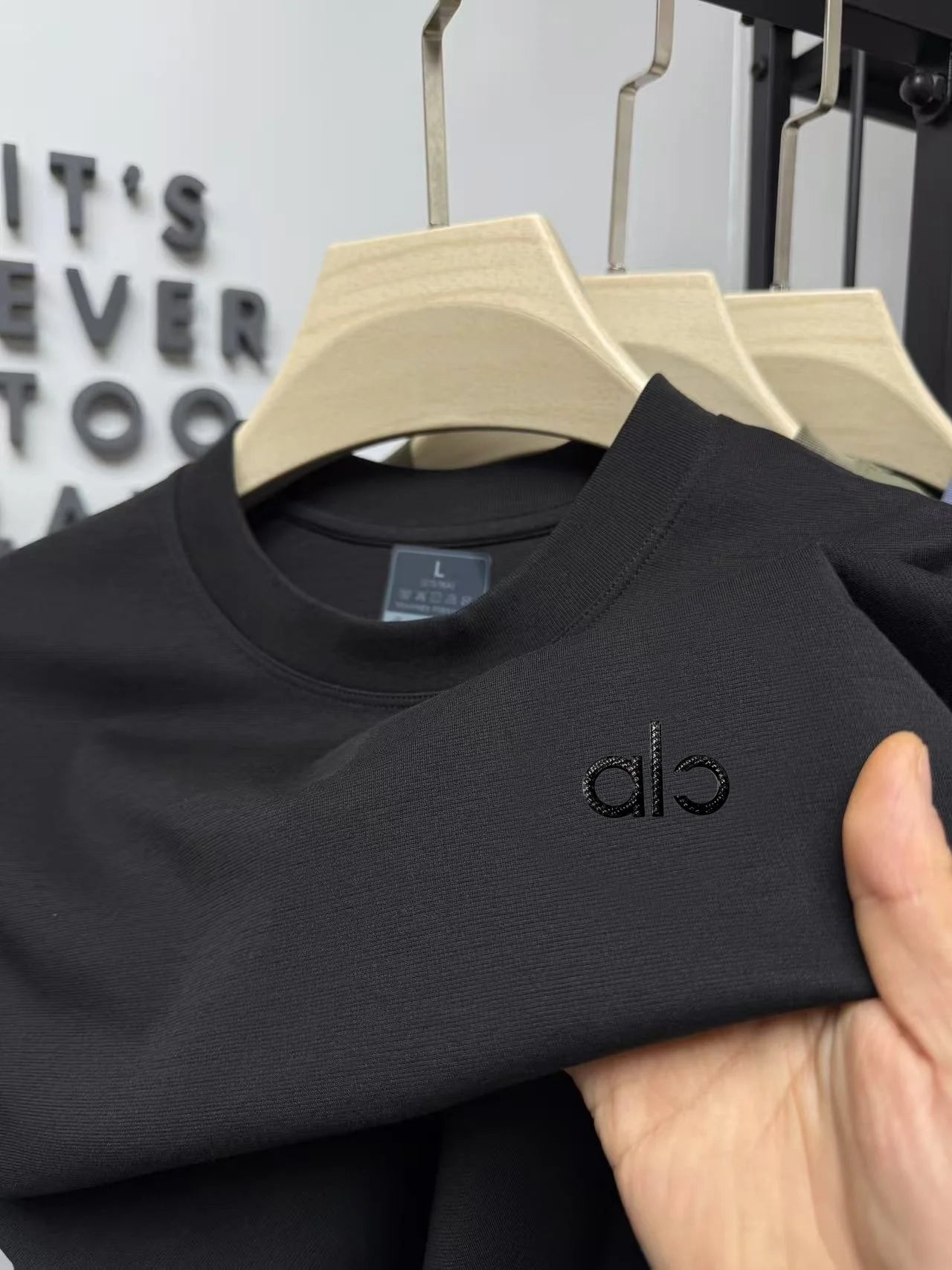 High quality summer new men's short sleeve business casual comfortable breathable top designer brand badge best-selling T-shir