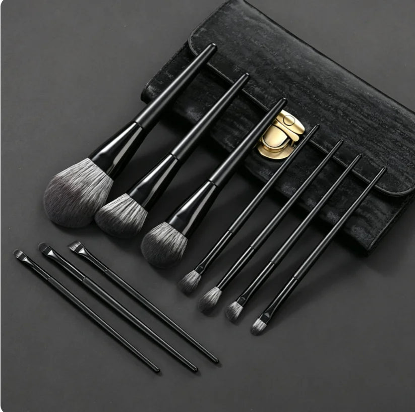 Matte Black Nylon-Bristled Makeup Brush Set Portable Full-Set Makeup Tools with Powder Brushes Foundation Brushes And More