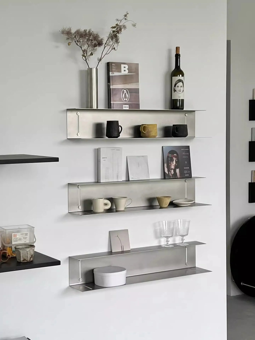 Modern Light Luxury Style Bar Coffee Shop Minimalist Art Pendant Wall-Mounted Decoration Stainless Steel Storage Rack Customized