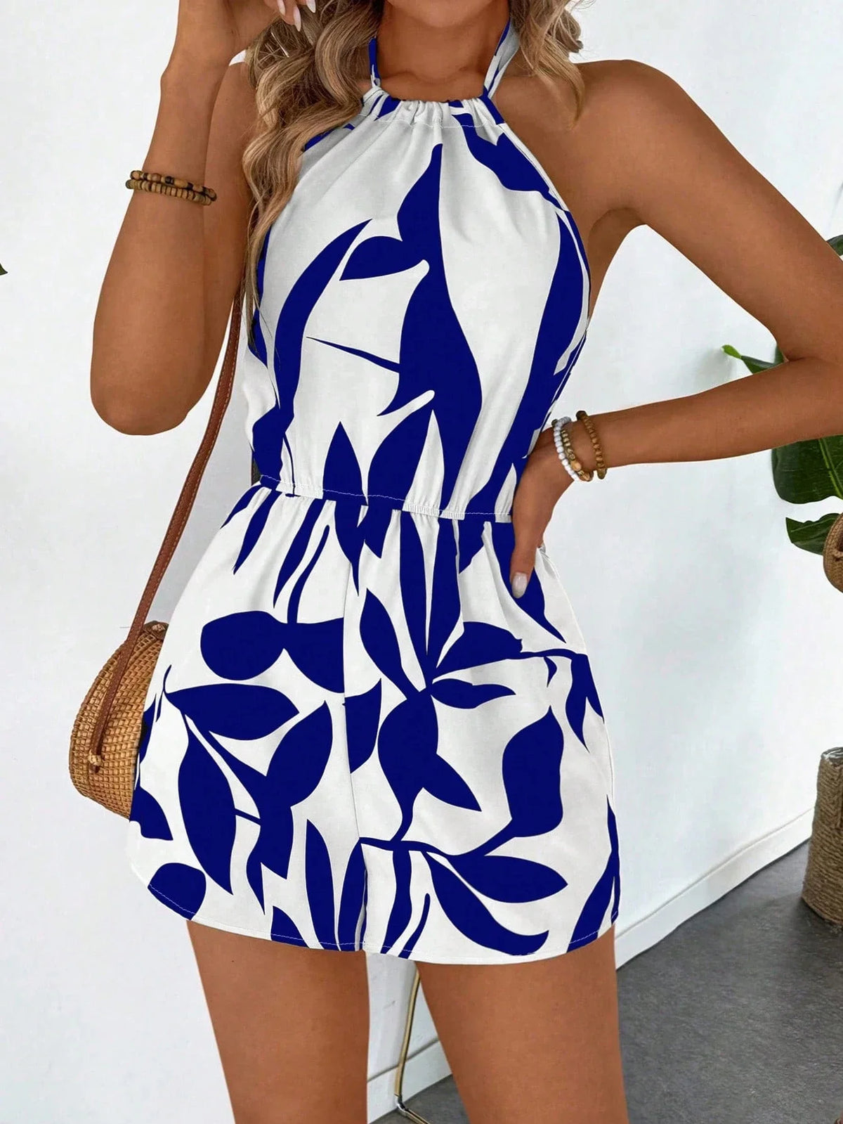 1 piece of sexy neck-hanging summer women's one-piece swimsuit, back-exposing design sexy and elegant