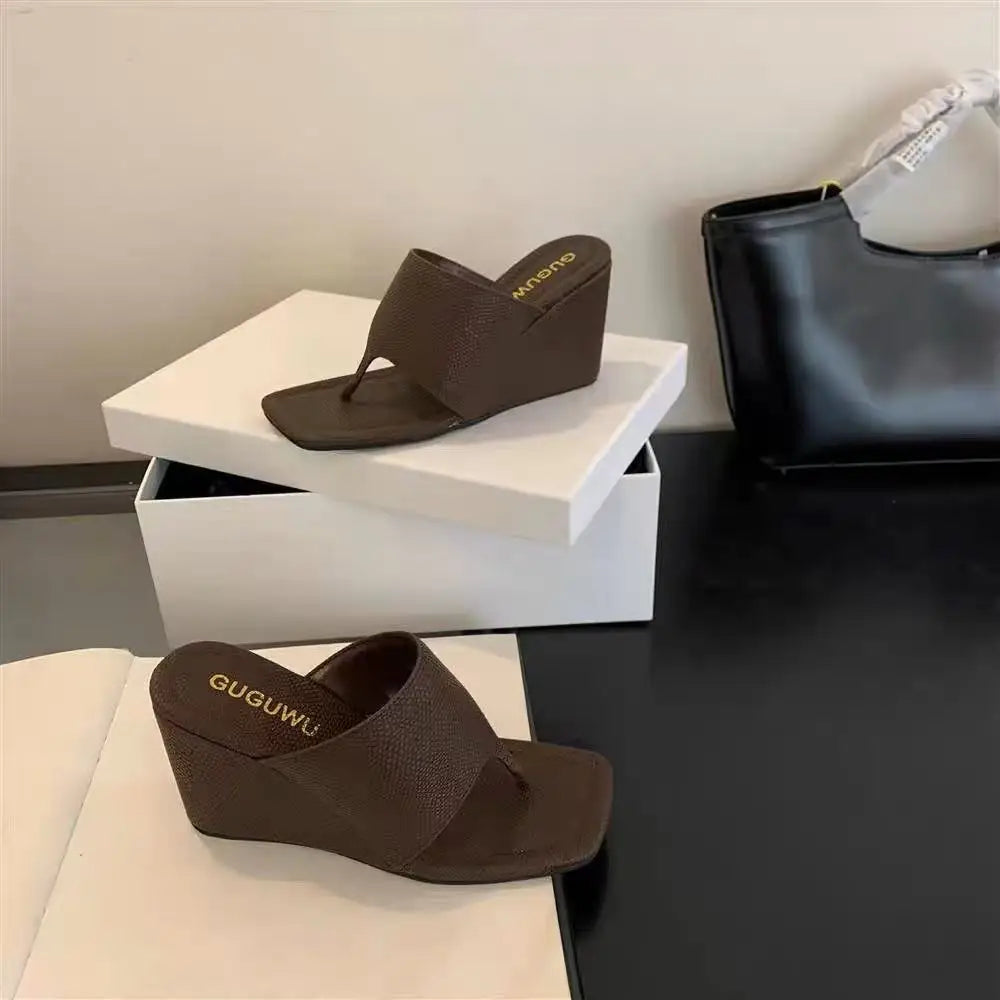 2025 Spring and Autumn New Style Slimming Slope Heel Korean Version Bare Toe Flip Flops Cool Slippers Sandals