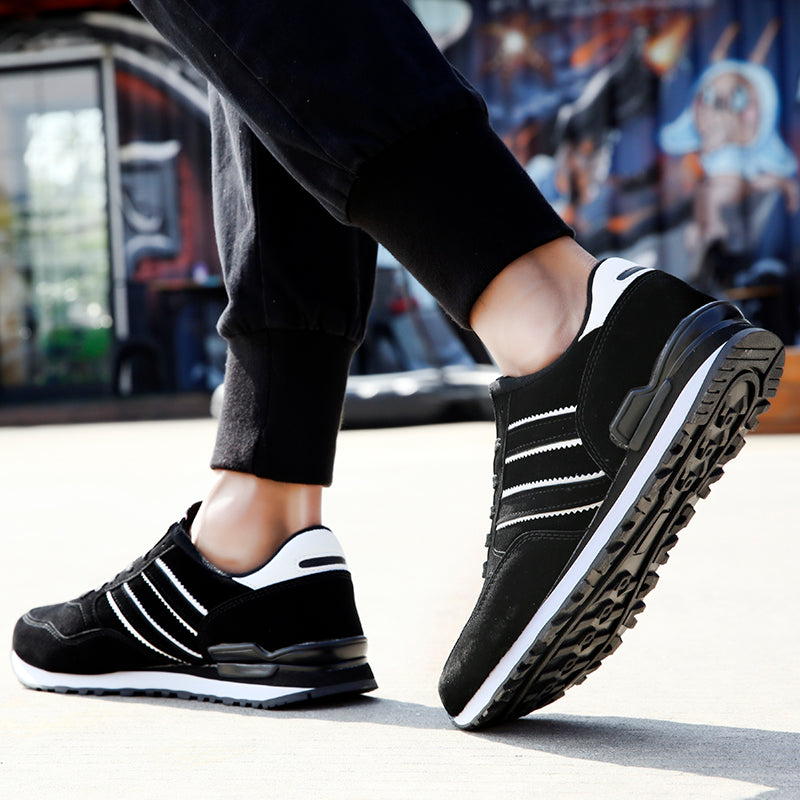 Lightweight Men Sneakers Classical  Suede Leather Men Running Shoes Outdoor Comfortable Sport Shoes Breathable Flat Casual Shoes