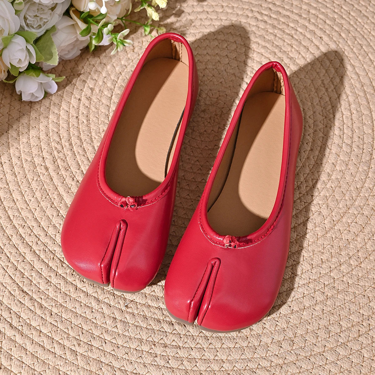 Japanese Style Tabi Ninja Shoes Women Cozy Leather Flats Split Hoof Toe Loafers Femme Mary Jeans Mocasines Ladies Ballerina Shoe