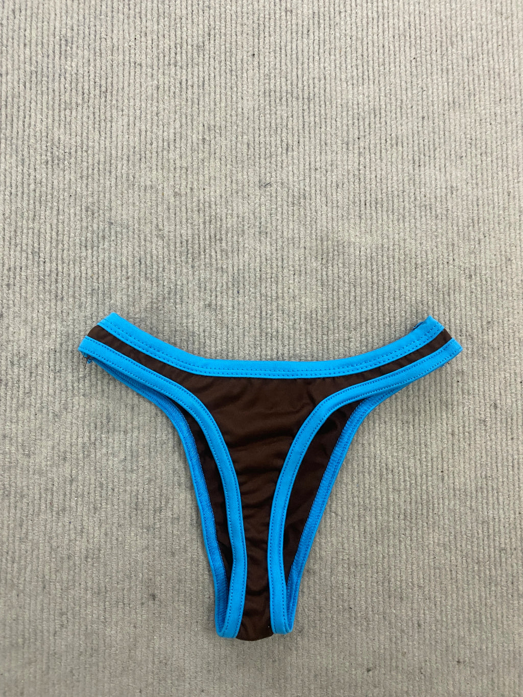 Summer 2026 Neck-Tied Triangle Cup Bikini American Retro Minimalist Sexy Spice Girl Style Printed Swimsuit for Women