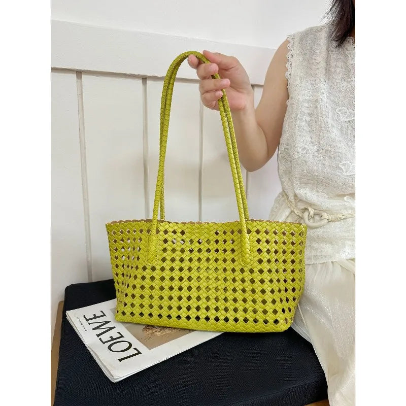 2026 New Fashion Hollow Out Woven Tote Bag for Women Large Capacity Commute Single Shoulder Handbag for Summer