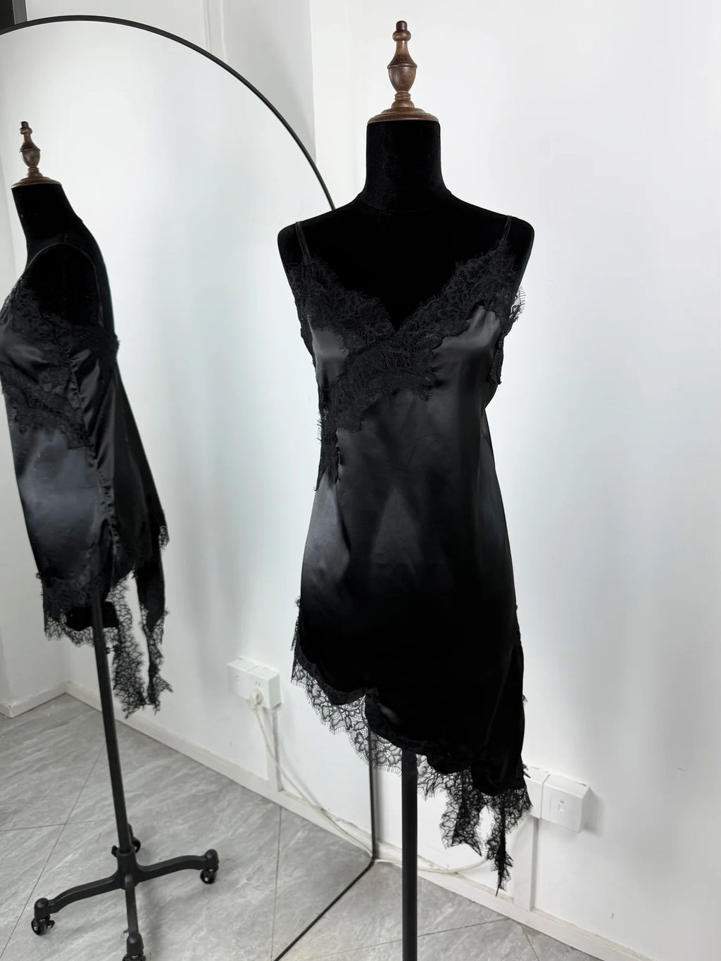 Tuularose Women's Lace Spaghetti Strap Dress Sexy Sleeveless Lace Patchwork Asymmetrical Dress Summer Party Looks Elegant Dress