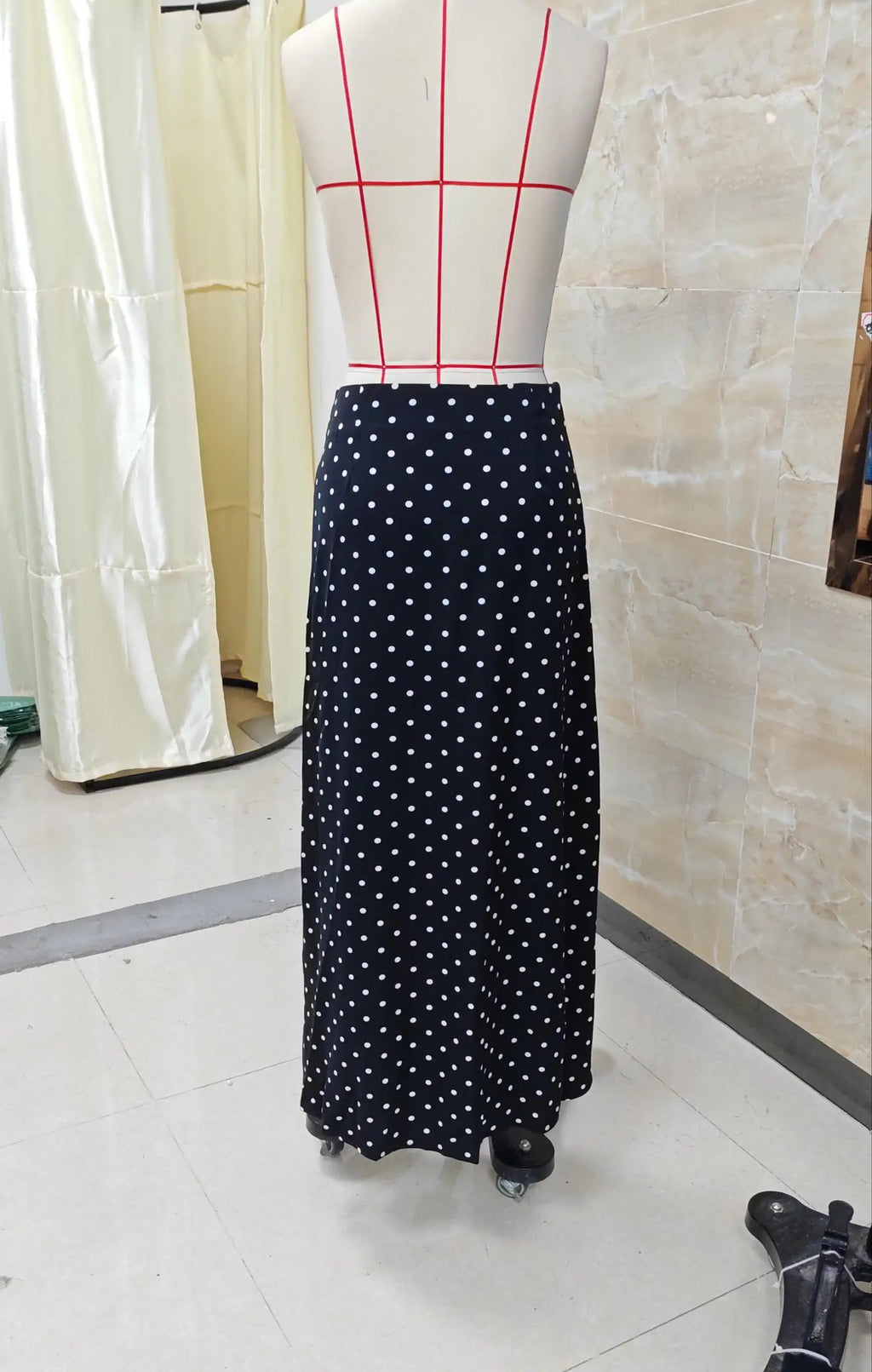 Women Polka Dot Maxi Skirt Elegant Bodycon A Line Flare Long Skirts Cute Dots Print Flowy Maxi Satin Skirt Vintage Streetwear
