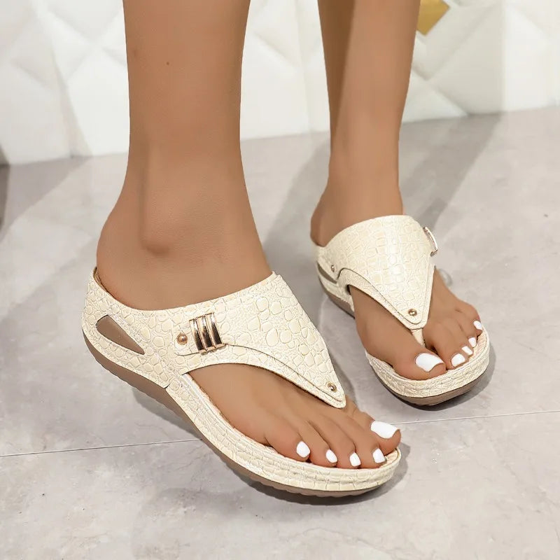 Women Slippers 2026 Summer Hot Selling New Thick Bottom Round Head Casual Sandals Fashion Retro Comfortable Beach Female Shoes