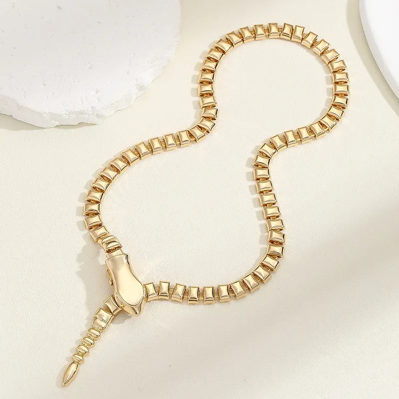Modern Jewelry European and American Design Metal Snake Necklace For Women Party Gifts Modern Accessories Hot Selling
