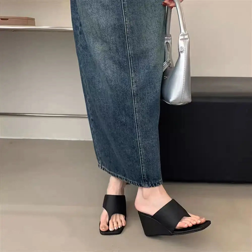 2025 Spring and Autumn New Style Slimming Slope Heel Korean Version Bare Toe Flip Flops Cool Slippers Sandals