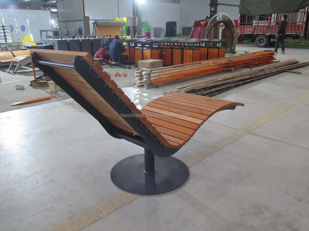 Factory Customized Wooden Outdoor Sun Lounger Ergonomic Sun Lounger Curved Wooden Garden Sun Lounger
