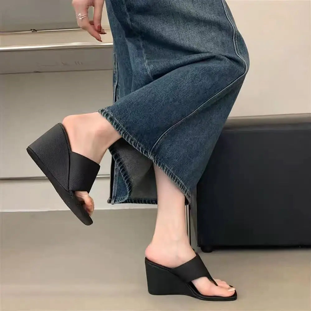 2025 Spring and Autumn New Style Slimming Slope Heel Korean Version Bare Toe Flip Flops Cool Slippers Sandals
