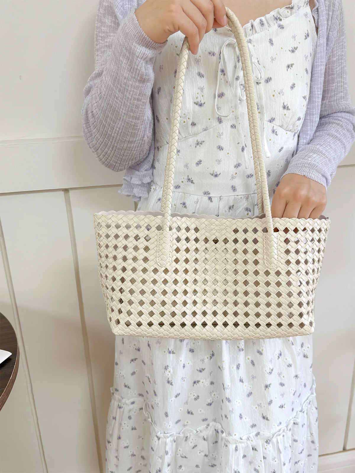 2026 New Fashion Hollow Out Woven Tote Bag for Women Large Capacity Commute Single Shoulder Handbag for Summer