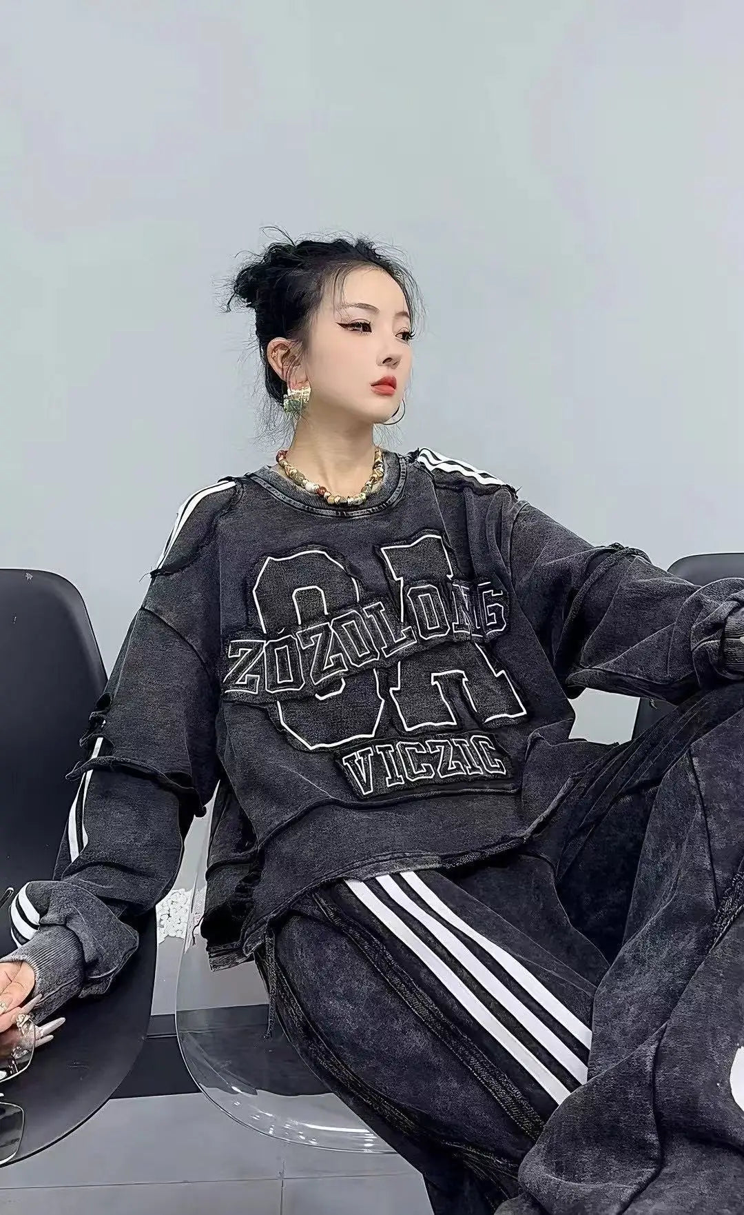 2025 Autumn New European Goods Sweatshirt Distressed Washed Letters Embroidery Patch Ripped Loose Casual Short Sweatshirt Women