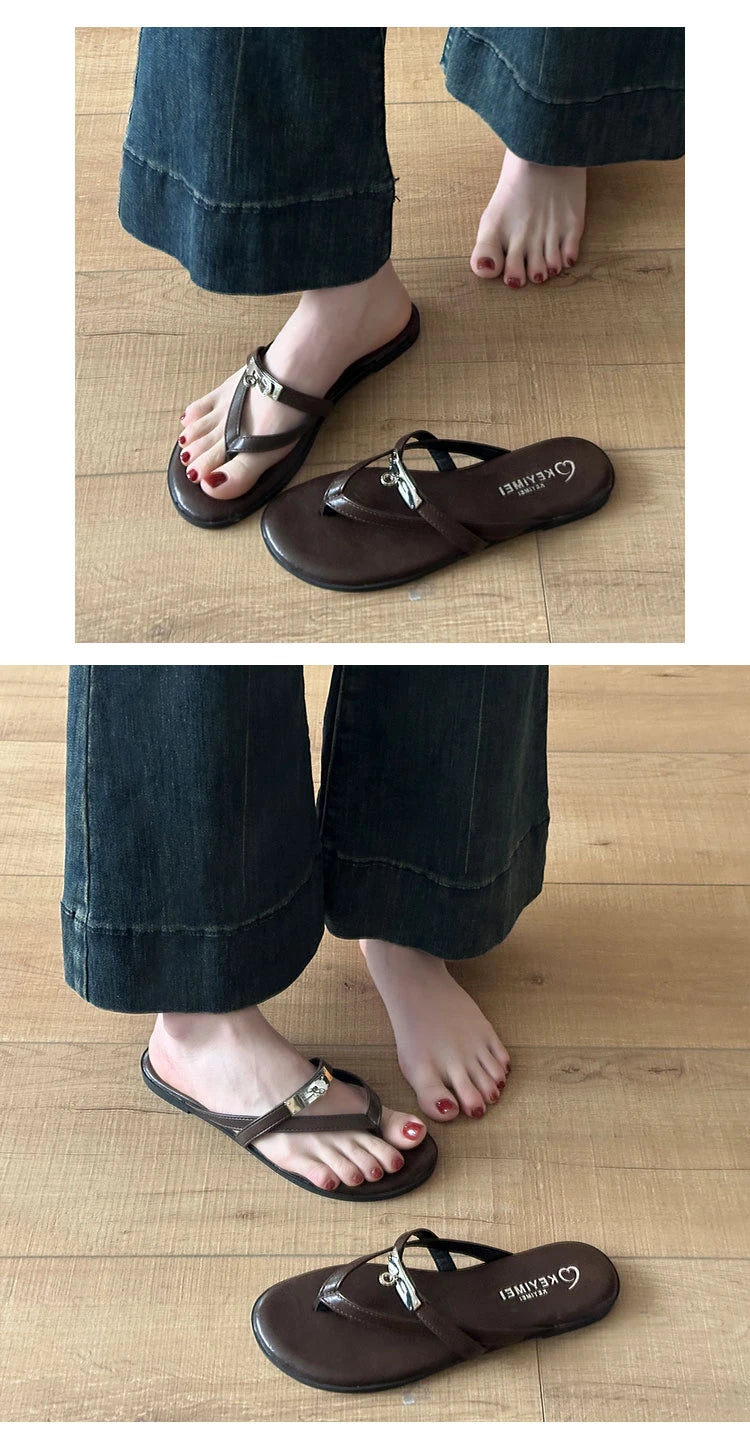 2026 New Fashion Casual Slip-On Flat Bottom Sandals with Lock Buckle for Beach Vacation Women Breathable Comfortable PU Leather