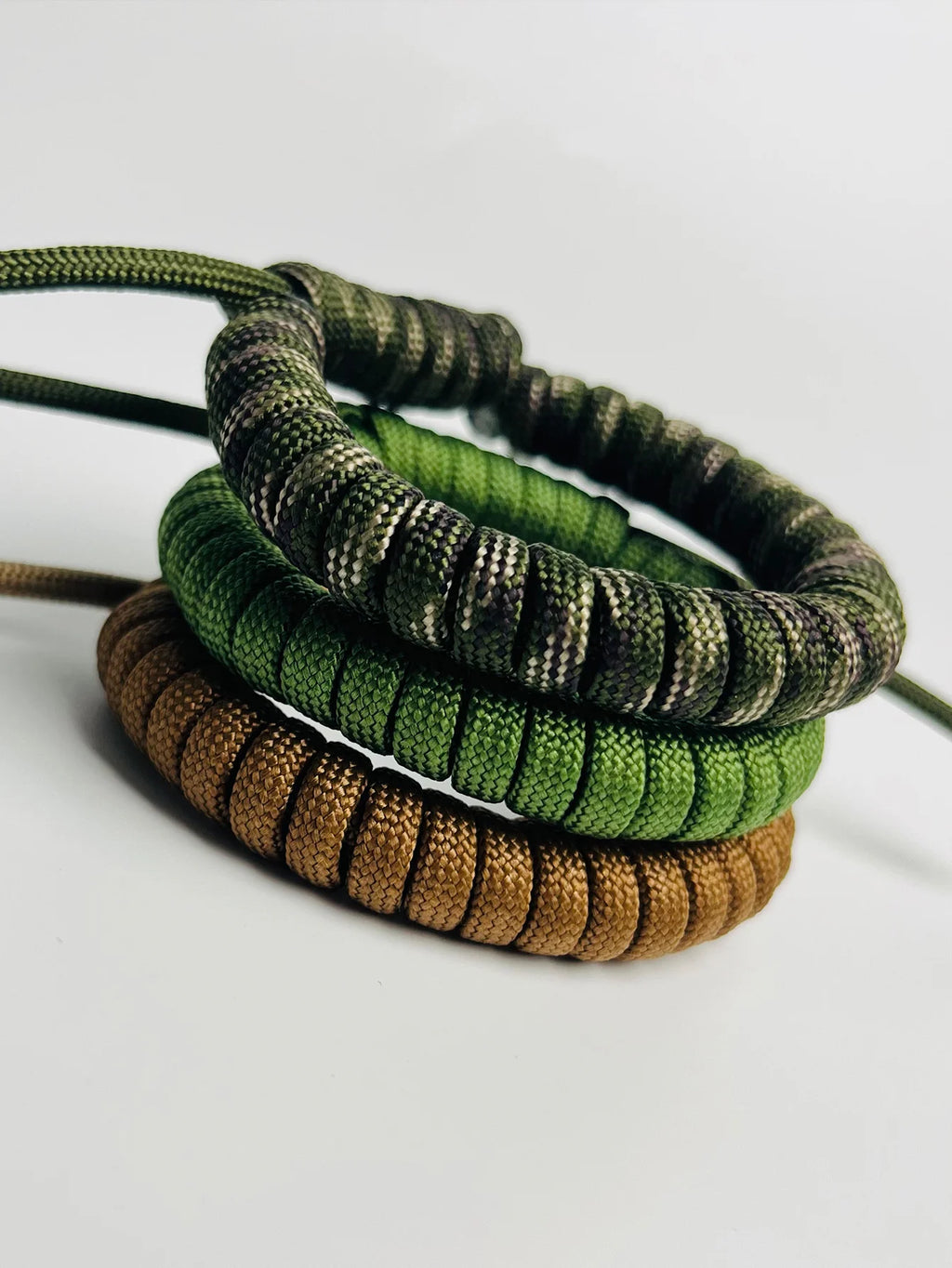 Paracord Survival Wrist Strap Adjustable, Tactical Camping Hiking Rope Gear, Outdoor Emergency Survival Cord