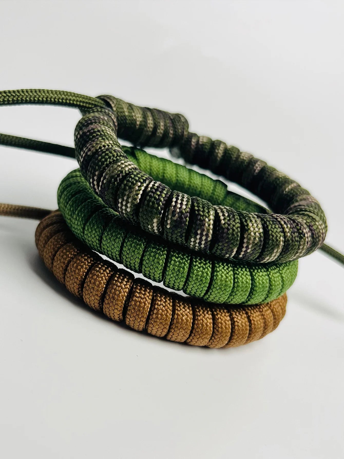 Paracord Survival Wrist Strap Adjustable, Tactical Camping Hiking Rope Gear, Outdoor Emergency Survival Cord