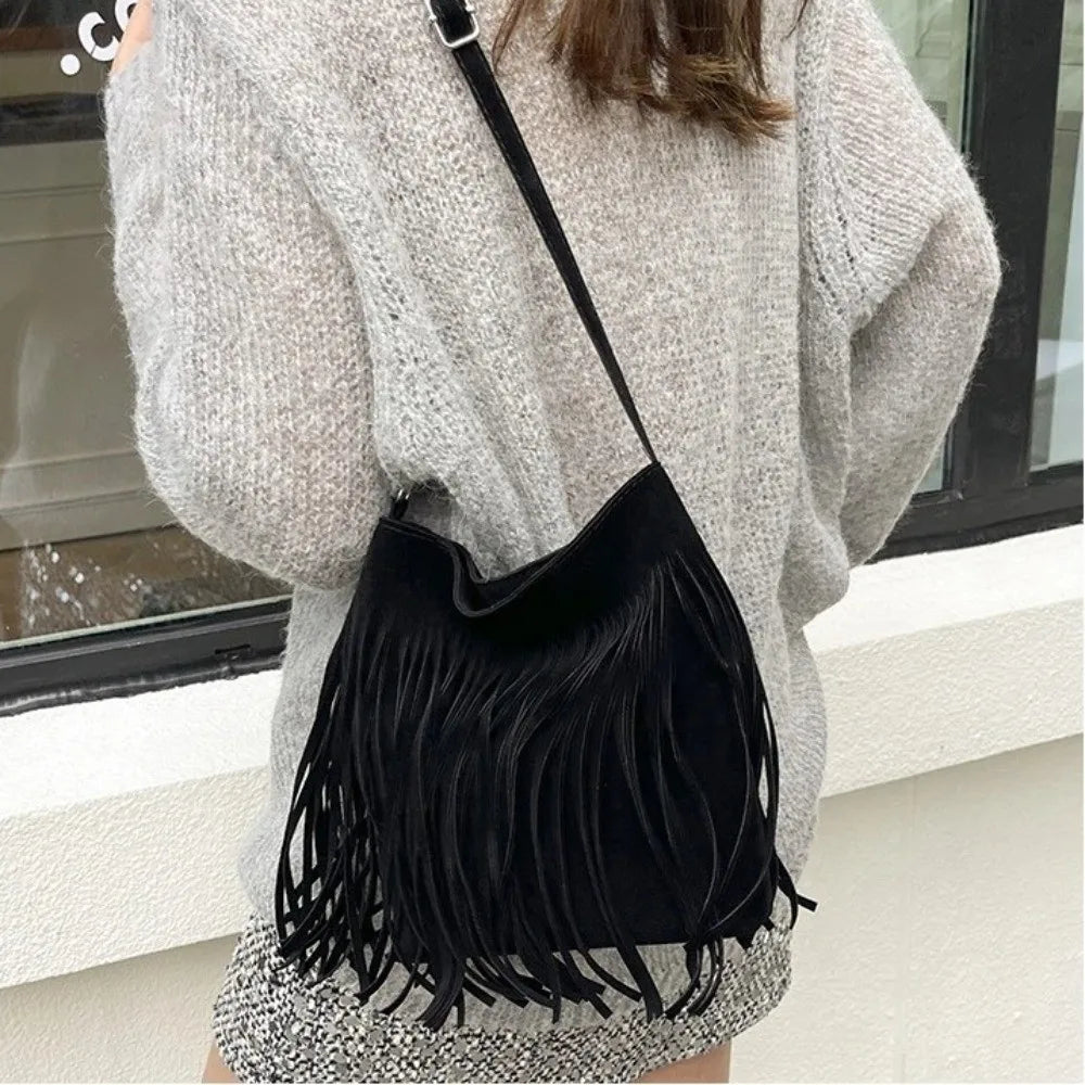 Fashion Suede Fringe Crossbody Bag Large Capacity Solid Color Shoulder Bag Boho Style Adjustable Shoulder Strap Bucket Bag Women