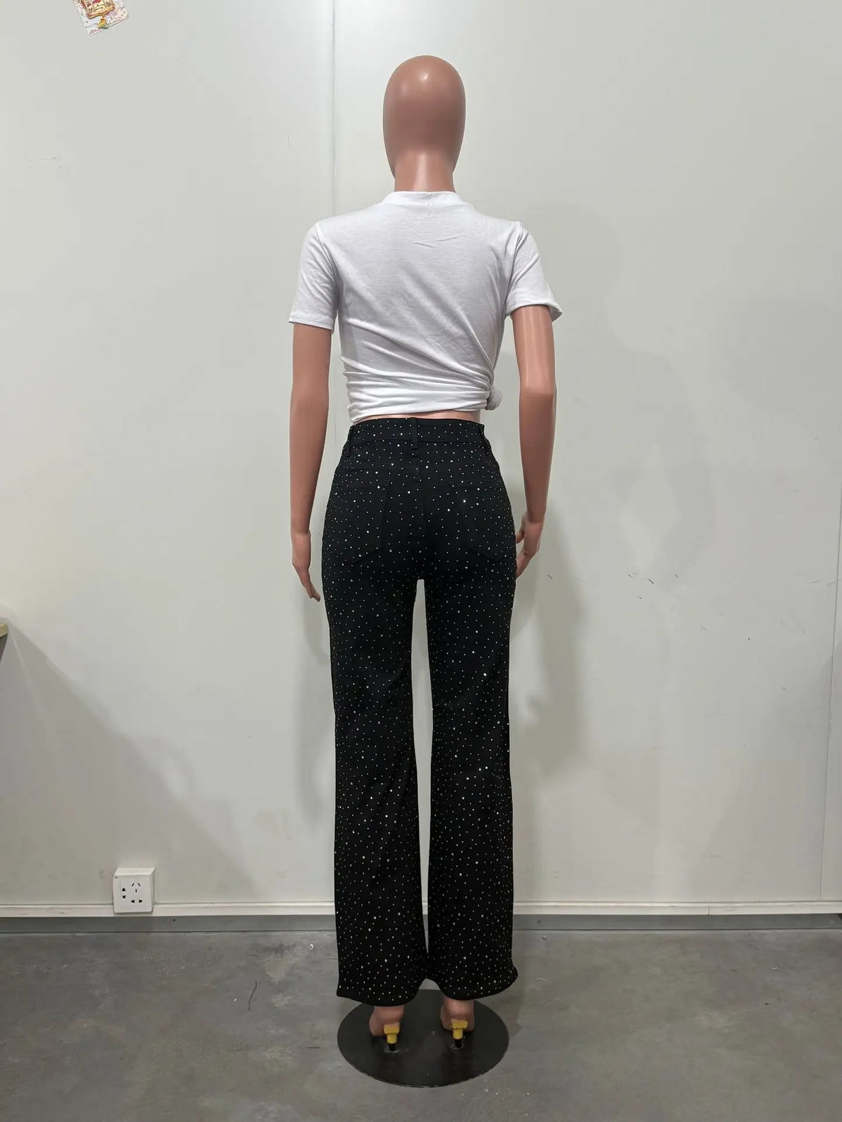 Women's Outfit Featuring Diamond-studded Washed Denim Pants Women's High-waisted Straight-leg Pants, and "hot Girl" Style Pants.