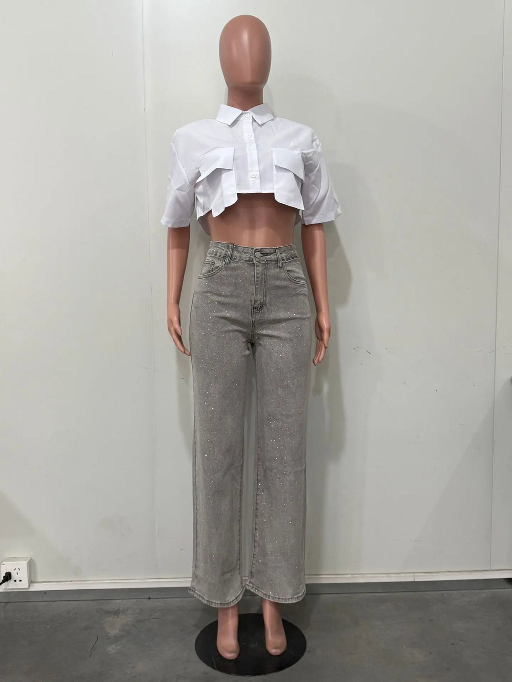 Women's Outfit Featuring Diamond-studded Washed Denim Pants Women's High-waisted Straight-leg Pants, and "hot Girl" Style Pants.