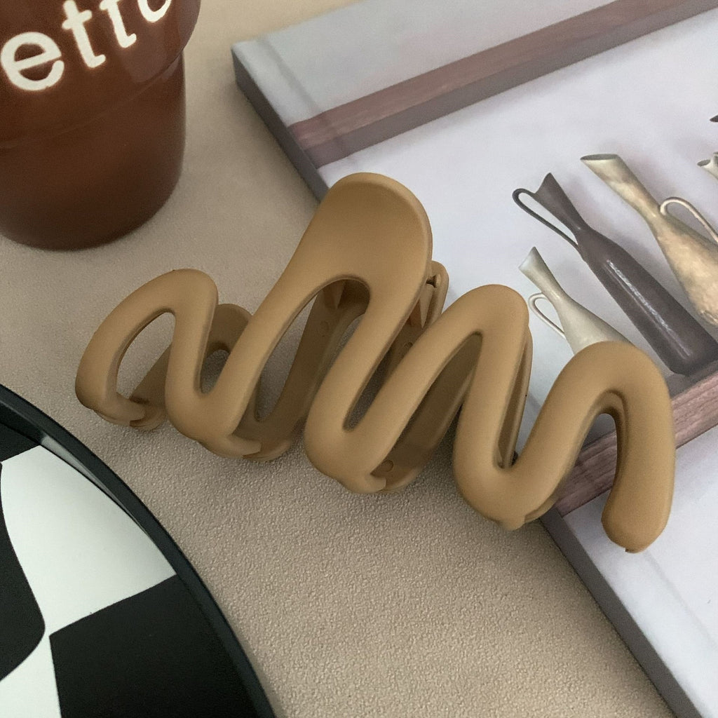 2023 New Trendy Curve Matt Hair Claw Clip Large Shark Crab Hair Clips Women Hair Accessories INS Female Back of Head Hairpin