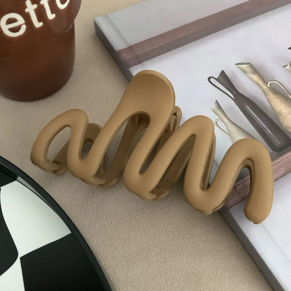 2023 New Trendy Curve Matt Hair Claw Clip Large Shark Crab Hair Clips Women Hair Accessories INS Female Back of Head Hairpin