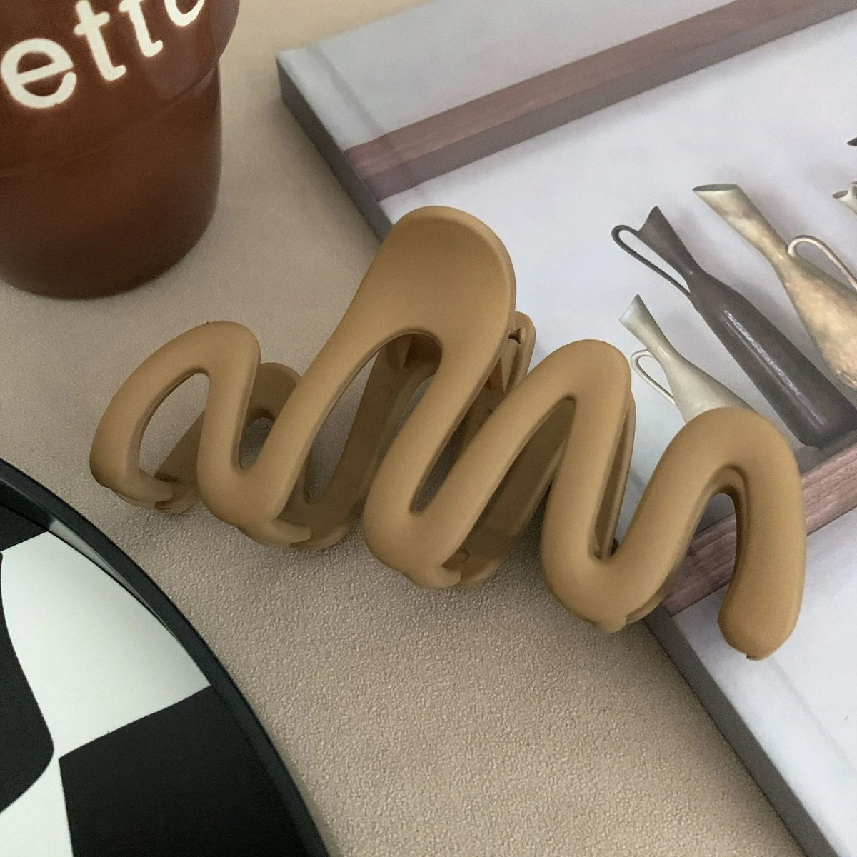 2023 New Trendy Curve Matt Hair Claw Clip Large Shark Crab Hair Clips Women Hair Accessories INS Female Back of Head Hairpin