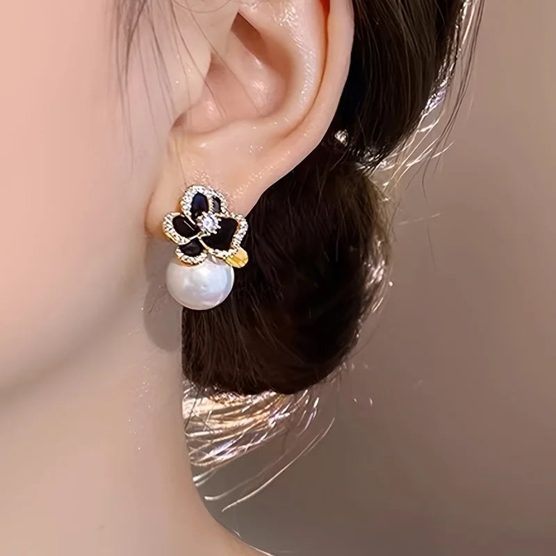Huitan Gorgeous Black Enamel Flower Stud Earrings Wedding Party Big Round Imitation Pearl Earrings Fashion Jewelry for Women
