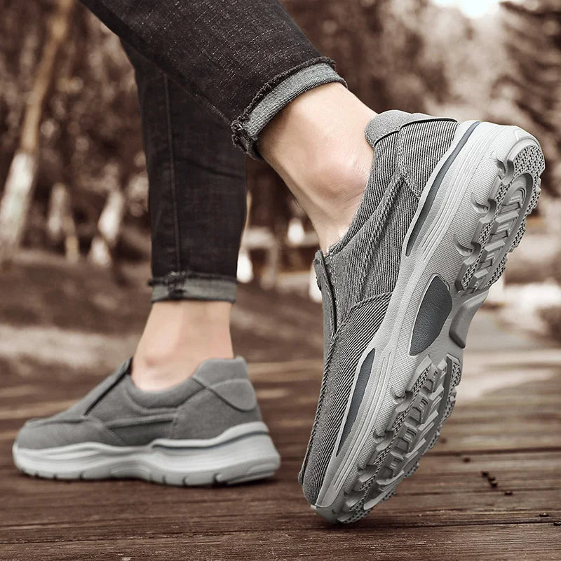 Men's Casual Shoes Canvas Breathable Loafers Men 2025 New Male Comfortable Outdoor Walking Shoes Classic Loafers Men Sneakers