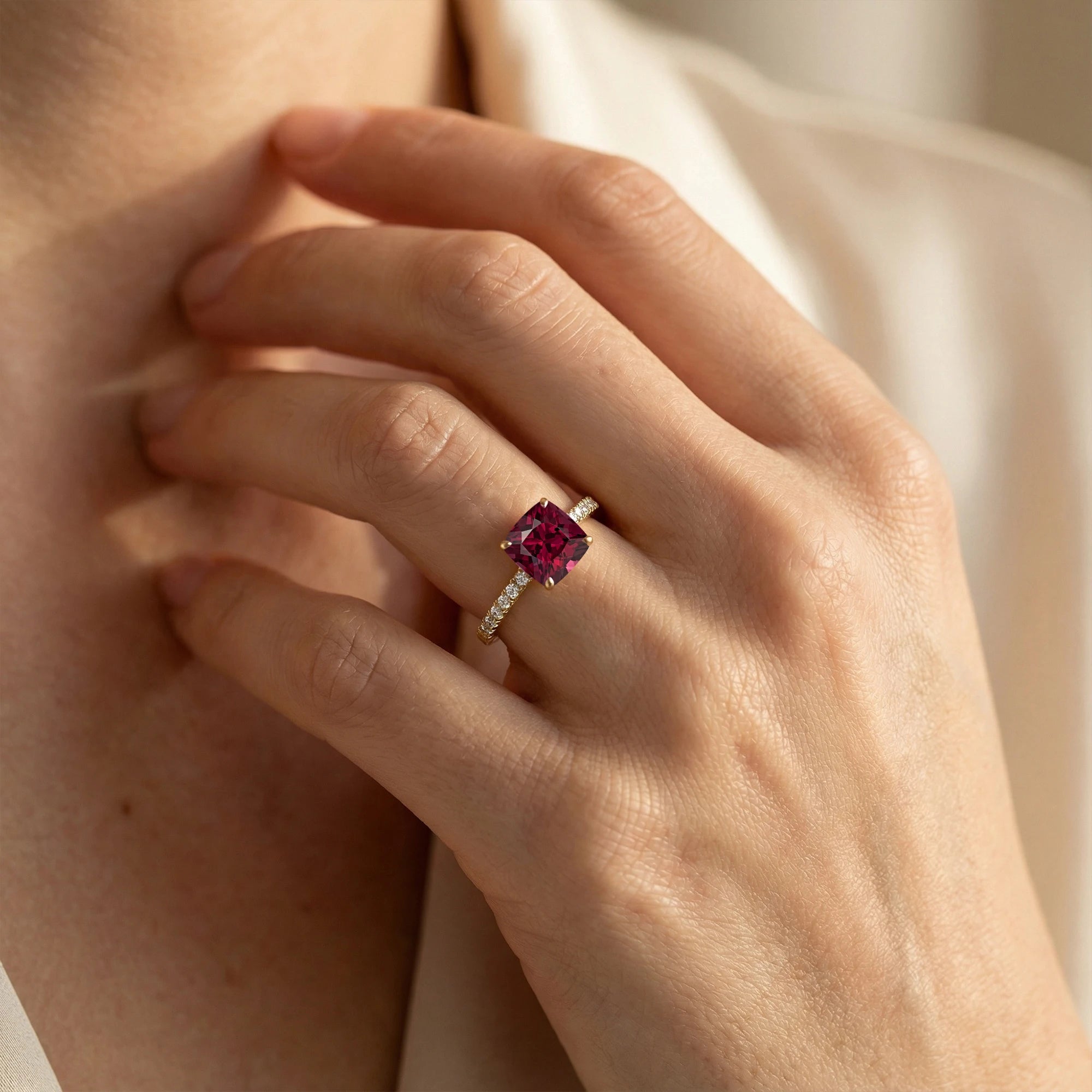 18k Solid Gold Real Diamond & Natural Red Garnet Handmade Engagement Rings Luxurious Birthstone Jewelry at Wholesale Prices OEM