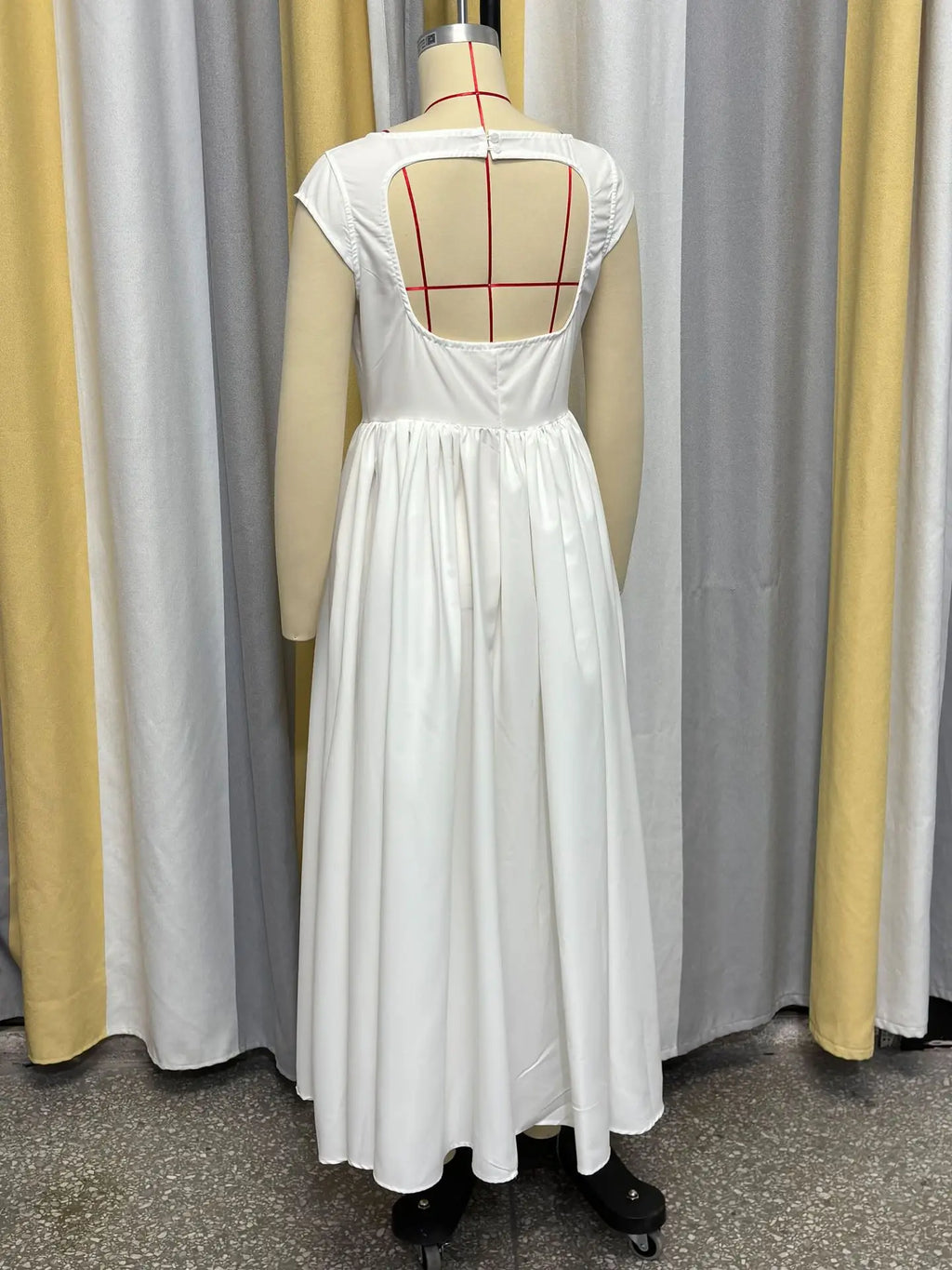 2026 Autumn New Style Elegant Backless and Waist-Slimming Mid-Length Dress