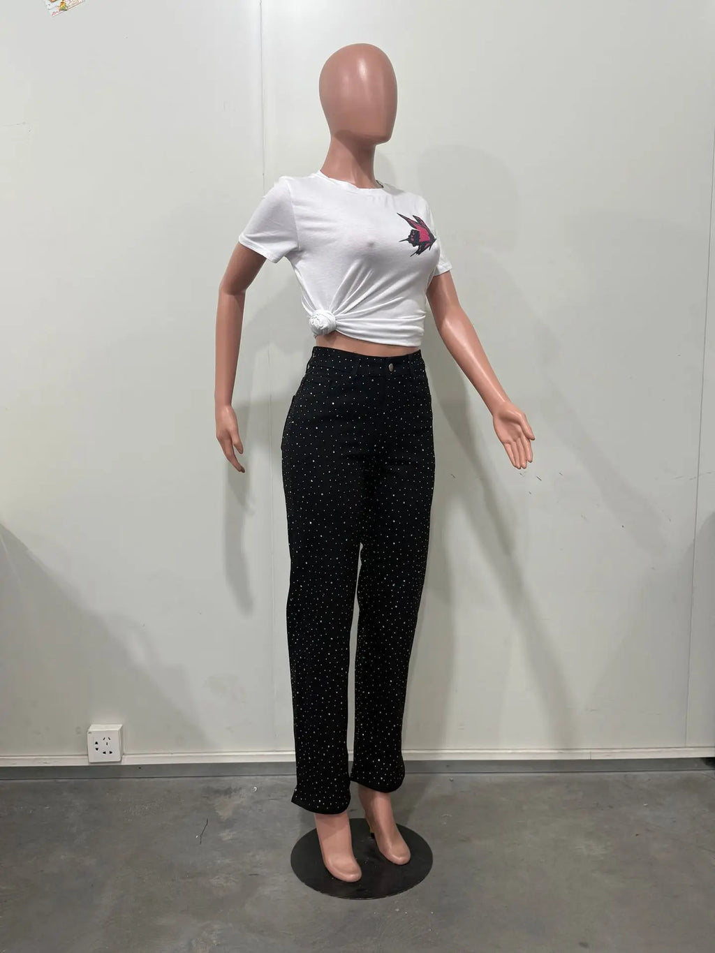 Women's Outfit Featuring Diamond-studded Washed Denim Pants Women's High-waisted Straight-leg Pants, and "hot Girl" Style Pants.