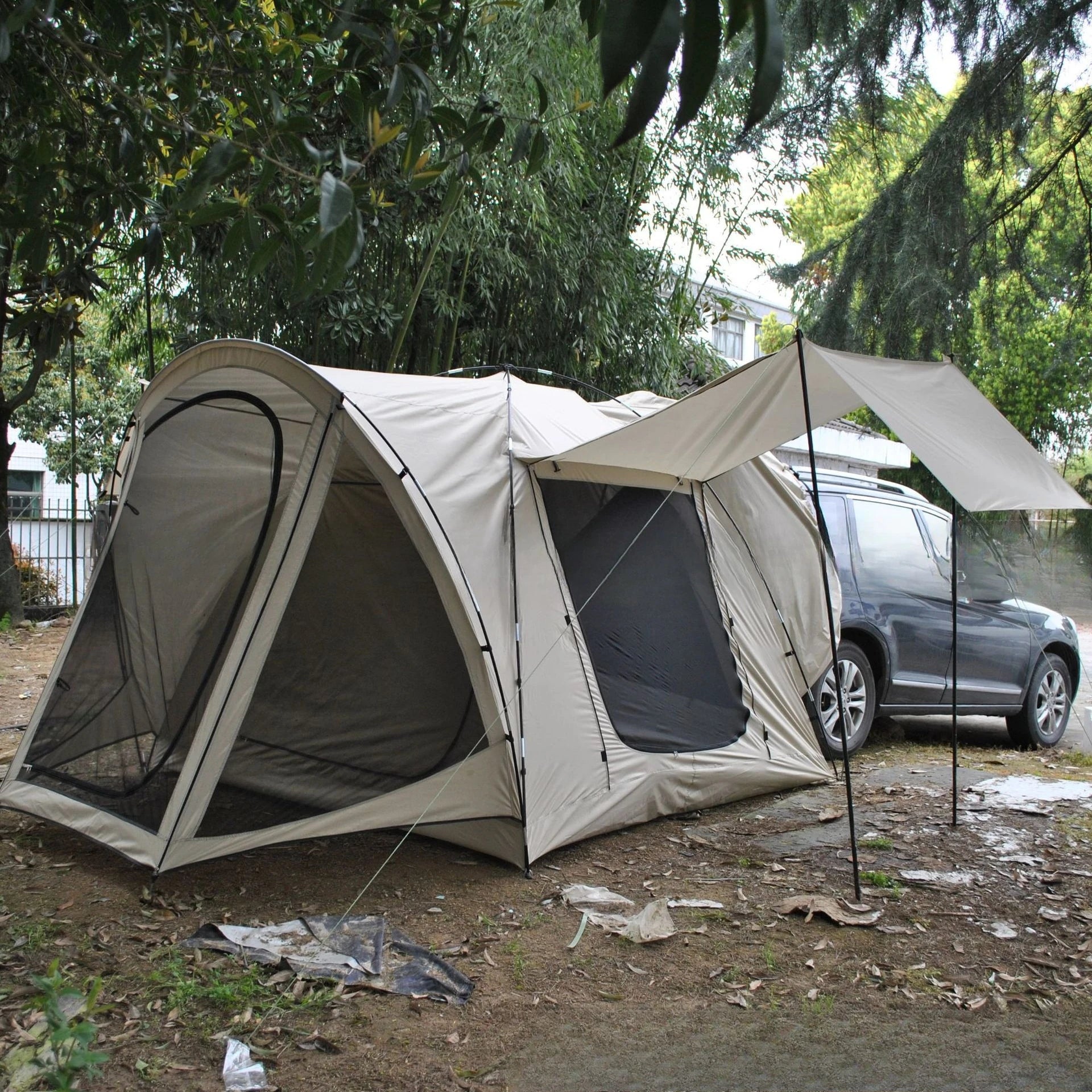 Rear integrated tent, with mesh yarn, one room and one living room, including an integrated extension canopy, car rear tent