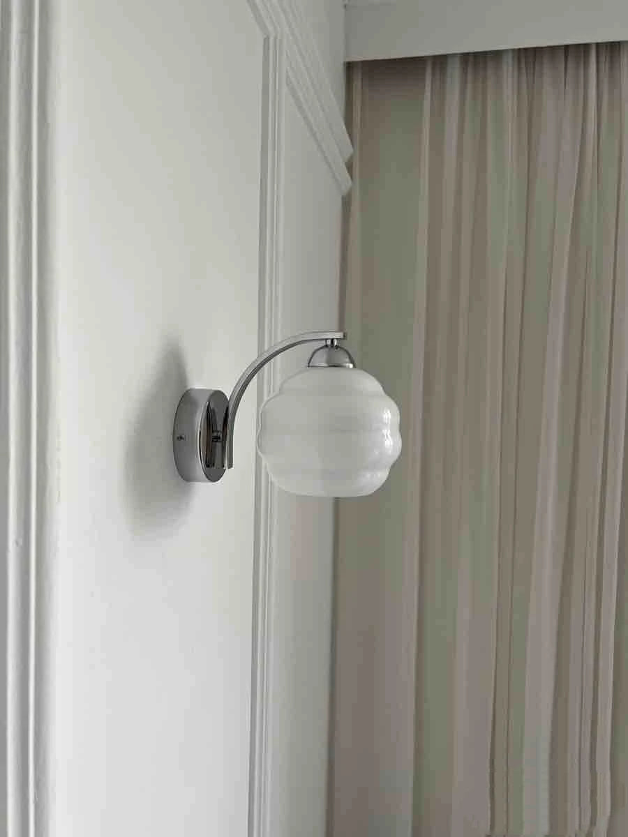 IWHD Milky Glass Ball LED Wall Lamp Sconce Iron Wrount Bedroom Living Room Bathroom Mirror Light Nordic Modern Wandlamp Applique