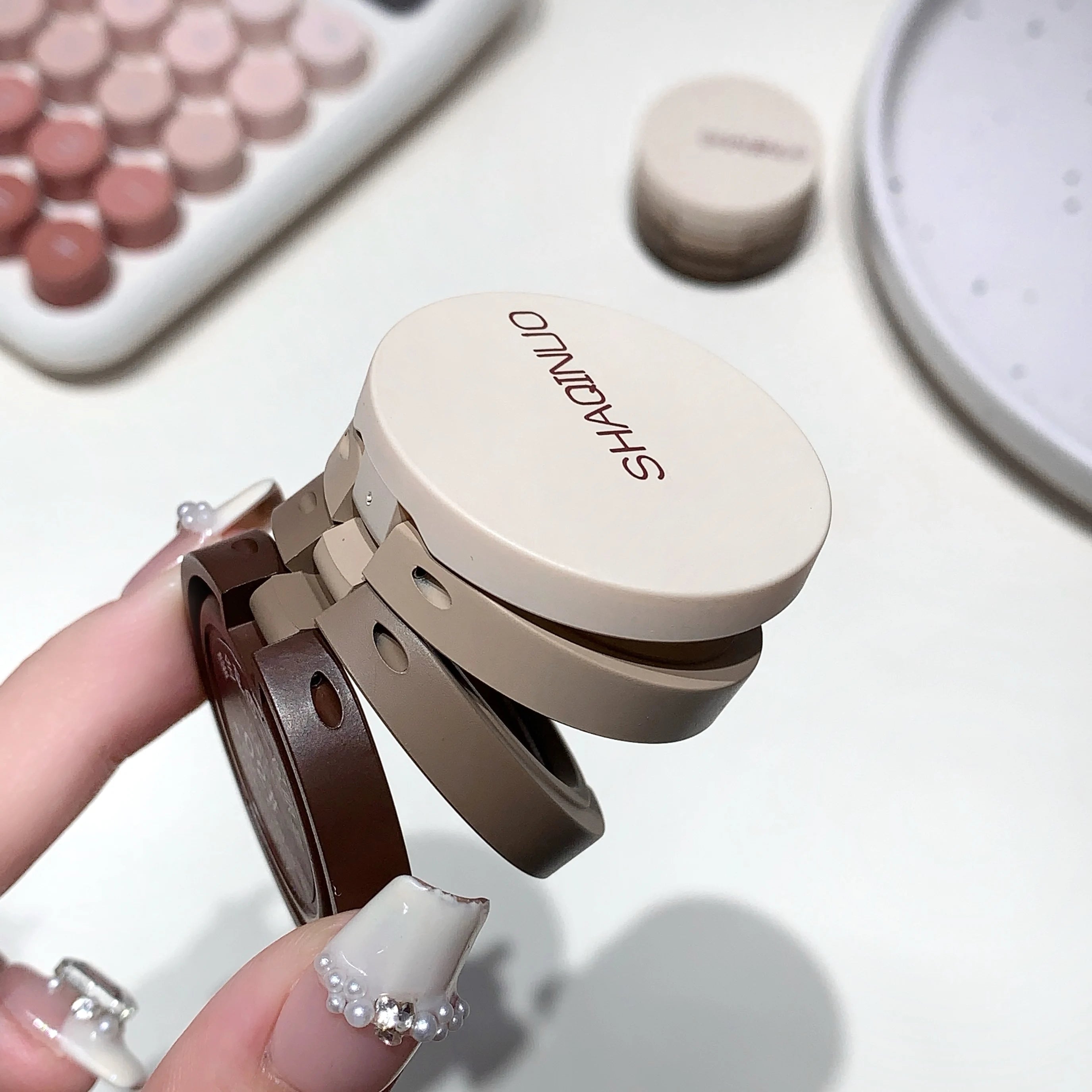 SHAQINUO Three-color Flip-top Eyeshadow Matte Pearlescent Earth-tone Eyeshadow Palette, One Palette to Complete Your Makeup