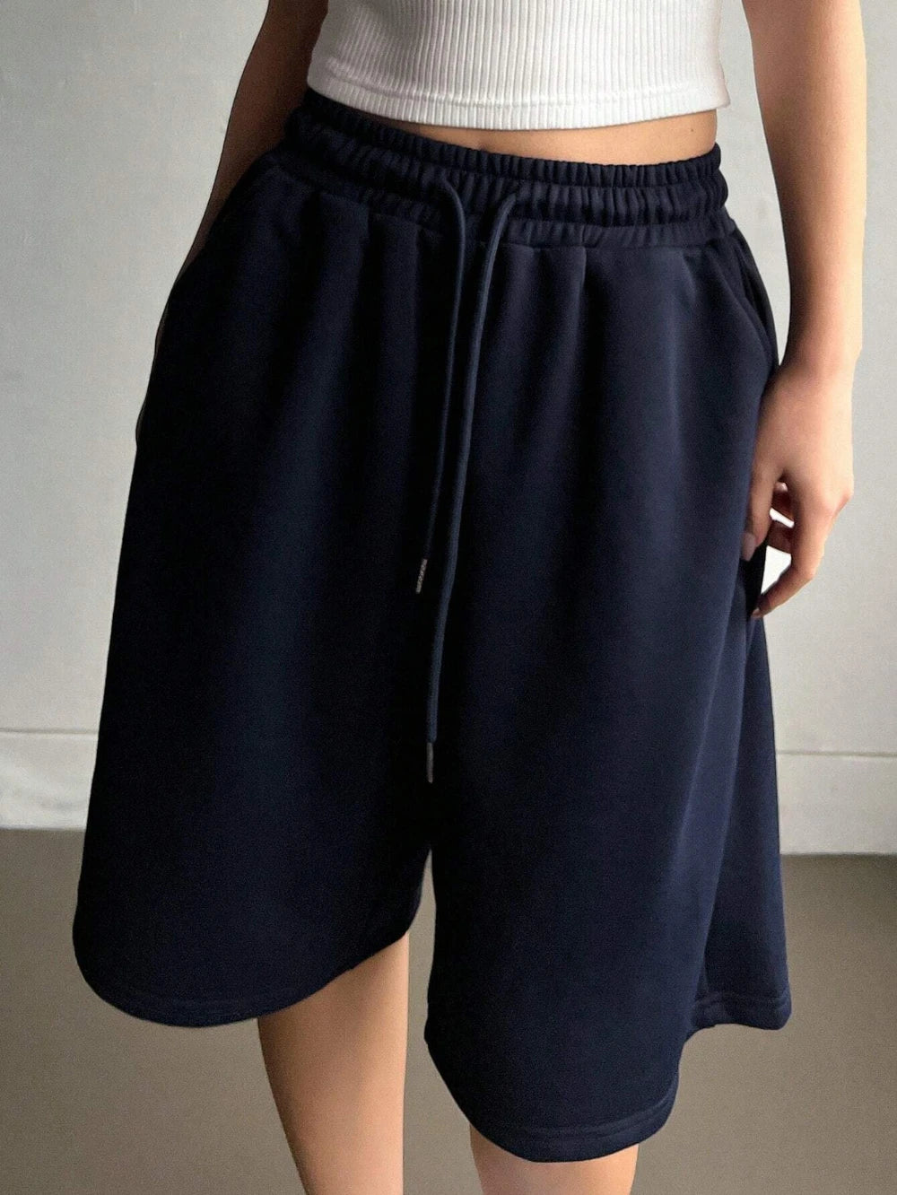 Women's Casual Versatile Stretch Drawstring Waist Loose Shorts Summer Sweater Shorts Fashionable Loose Sports Pants