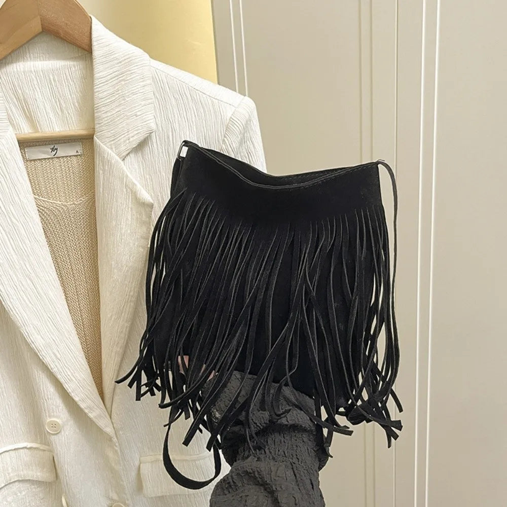 Fashion Suede Fringe Crossbody Bag Large Capacity Solid Color Shoulder Bag Boho Style Adjustable Shoulder Strap Bucket Bag Women