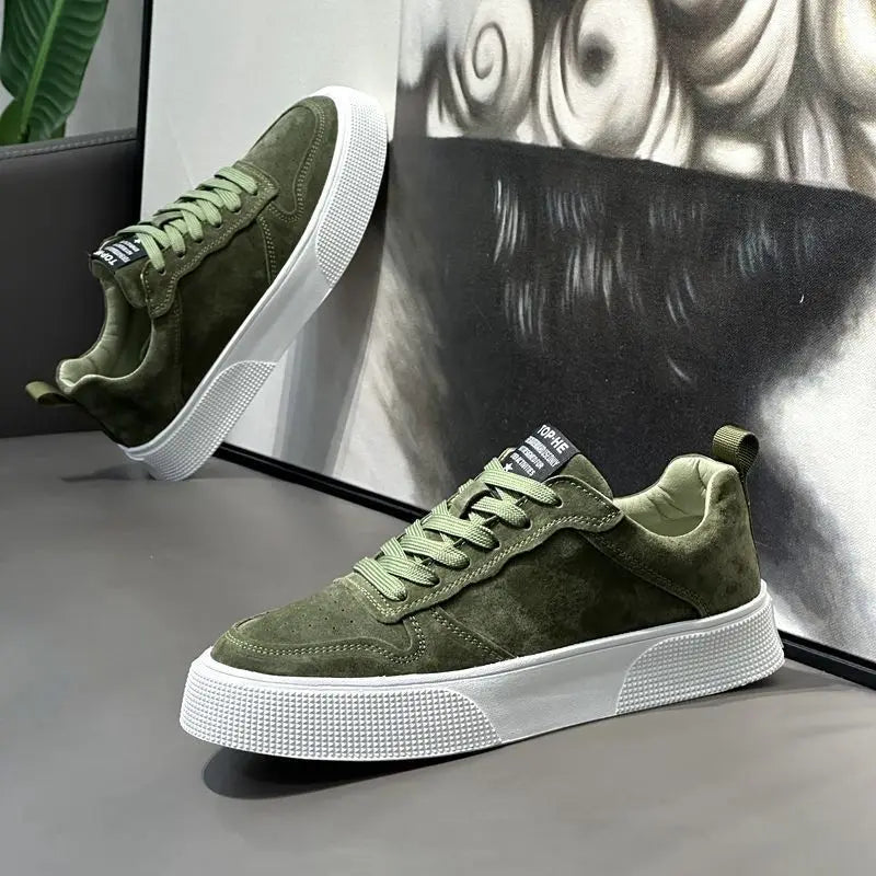Men's sports soft-soled breathable and comfortable sneakers are trendy to pair with fashionable casual sports shoes