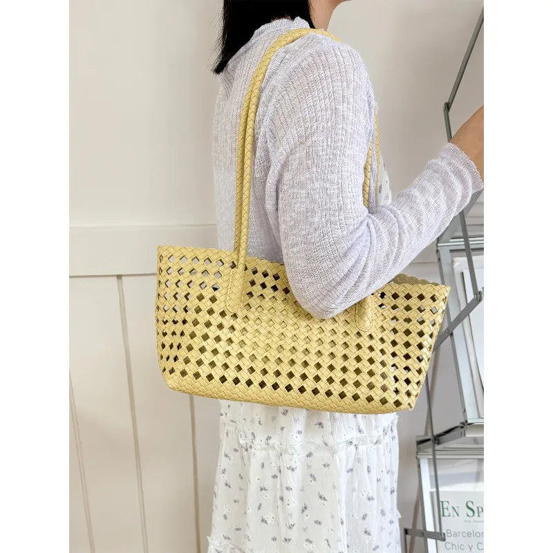 2026 New Fashion Hollow Out Woven Tote Bag for Women Large Capacity Commute Single Shoulder Handbag for Summer