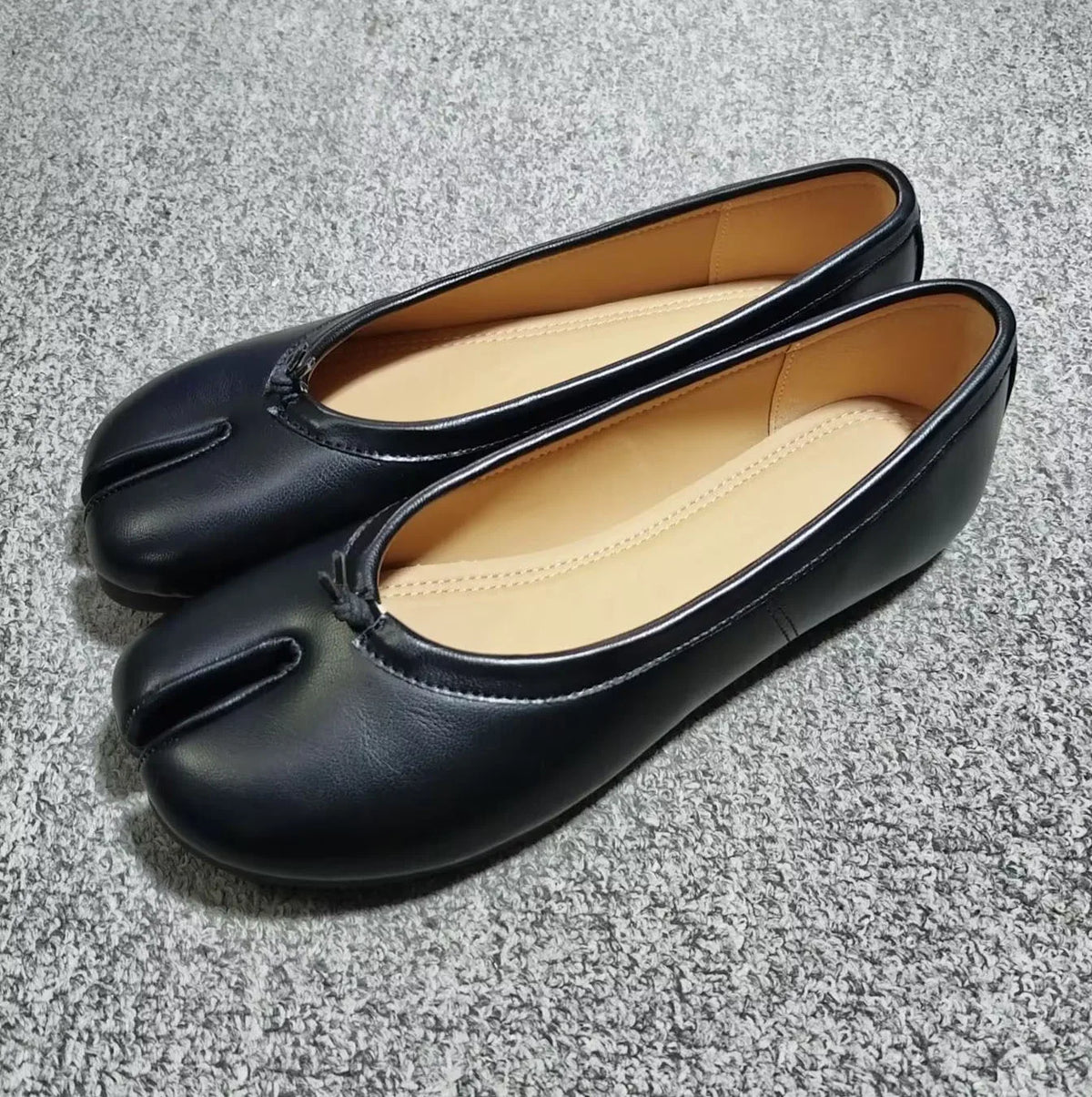 Split Toe Women Ballet Flats Fashion Tabi Shoes Casual Slip-on Loafers Ladies Pleated  Leather Espadrilles Zapatillas Mujer