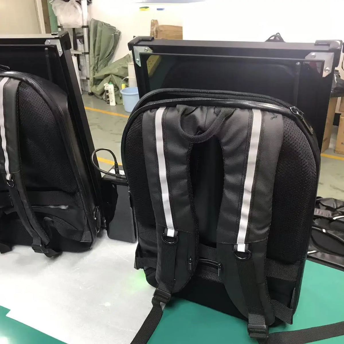 Enhance  Advertising Campaign with 21.5 Inch 18.5 Inch LCD Backpack Advertising Machine LCD Display Box Bag Expansion Backpack