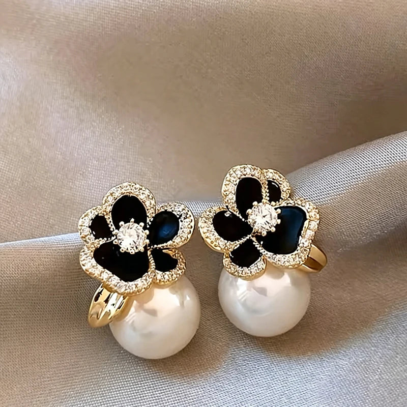 Huitan Gorgeous Black Enamel Flower Stud Earrings Wedding Party Big Round Imitation Pearl Earrings Fashion Jewelry for Women