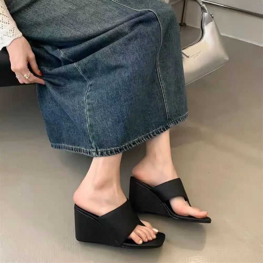 2025 Spring and Autumn New Style Slimming Slope Heel Korean Version Bare Toe Flip Flops Cool Slippers Sandals