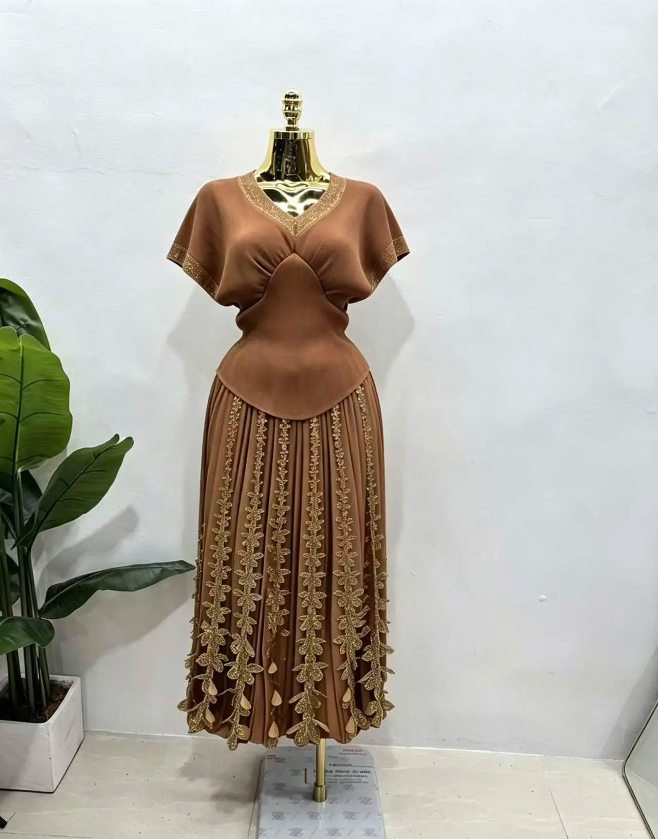 2026 Spring and Summer Retro High Waist and Thin Bronzing Suit  V-neck Bat Sleeve Versatile T-shirt Skirt Two-piece Suit Women