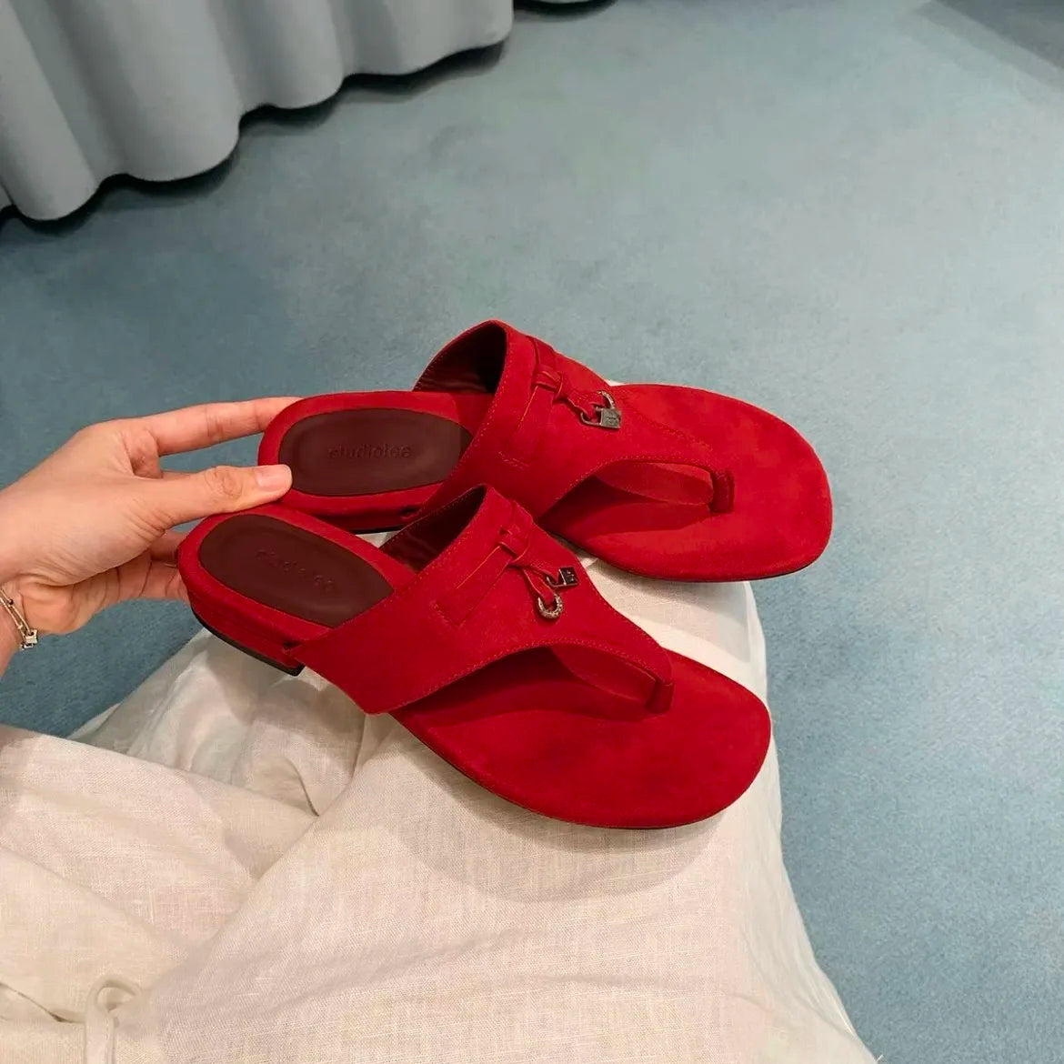 Fashion Metal Buckle Tassel Toe-clip Slippers Women Sandals Summer Flat Slippers Wearing Outside Casual Beach Shoes Female