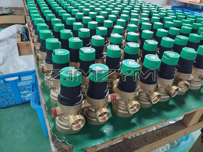 1PC Adjustable Water Pressure Reducer Reducing Valve with Integrated Filter/Gauge Prefilter Water Regulator Valve DN15/DN20