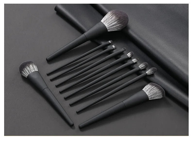 Matte Black Nylon-Bristled Makeup Brush Set Portable Full-Set Makeup Tools with Powder Brushes Foundation Brushes And More