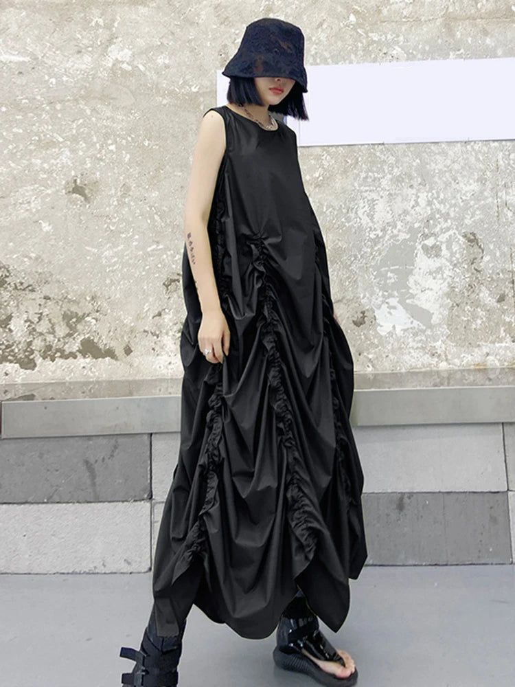 [EAM] Women Green Pleated Drawstring Long Irregular Vest Dress New Round Neck Sleeveless Fashion Tide Spring Summer 2026 1DJ2512