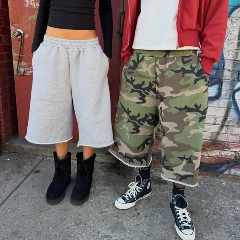 Unisex Camouflage Wide Leg Capri Pants, Streetwear Loose Fit Cropped Trousers